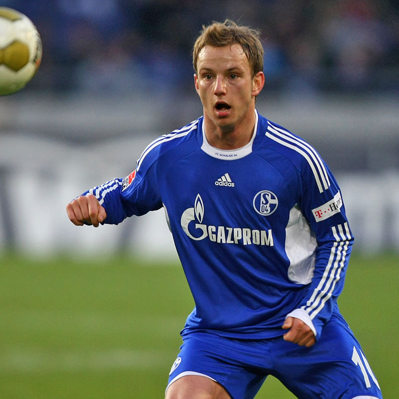 ダービー直前！シャルケの歴代adidas「青いユニフォーム」を見る｜写真8