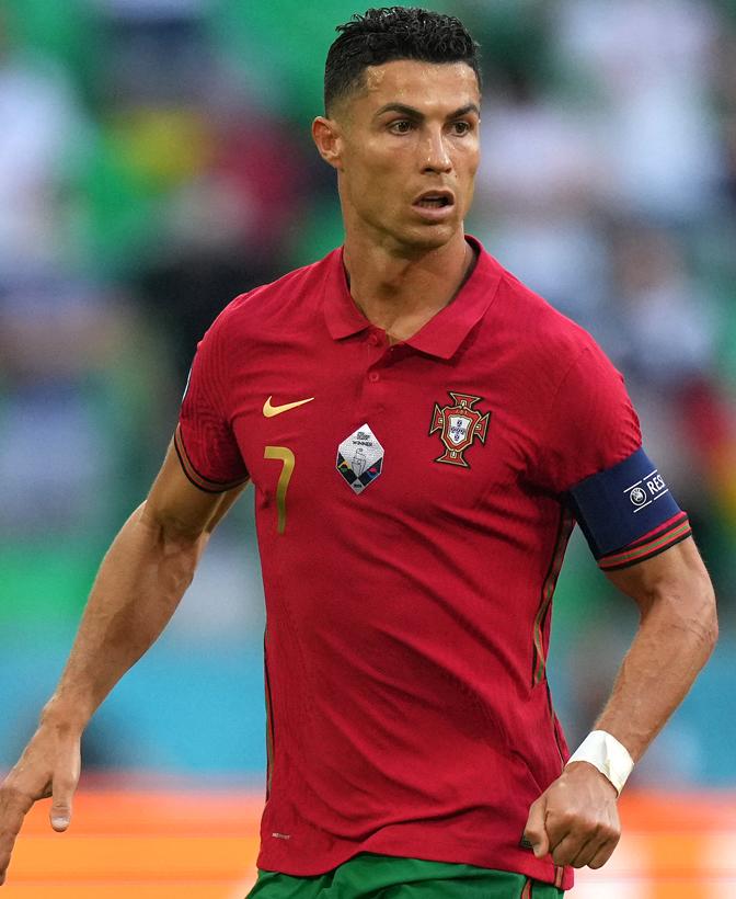 試合ユニ限定！EURO2020、「ピッチ上で最高にかっこいい」ユニフォーム10選｜写真6