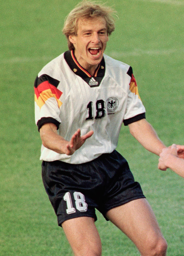 過去8大会のEURO「決勝戦ユニフォーム」、色はこんな感じだった｜写真6