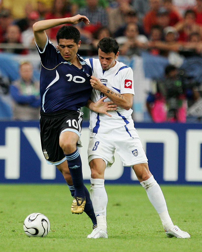 16年前の「メッシがW杯初出場で大爆発した試合」伝説のスタメン11名｜写真9