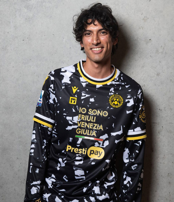 ウディネーゼ、ファッション界と急接近！気鋭の「イケメンデザイナー」による“独創サードユニ”が注目される｜写真4