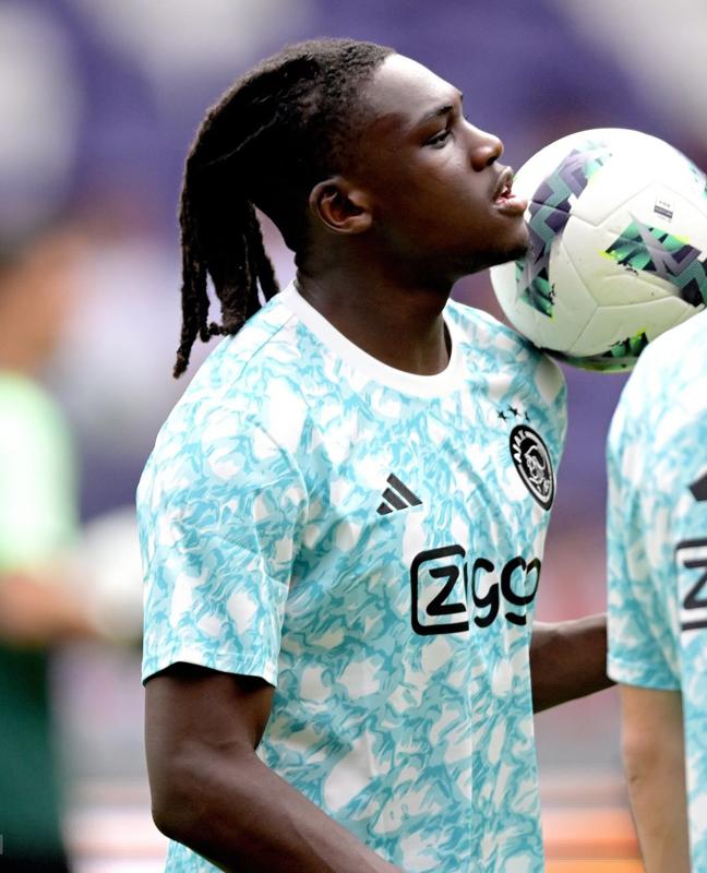 体温も下がりそうな「涼しげで青いユニフォーム」8選｜写真10