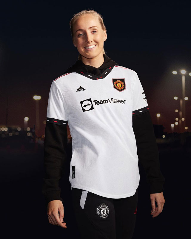 マンチェスター・ユナイテッド、22-23新アウェイユニフォーム発表！デザインは「懐かしき90年代」｜写真5