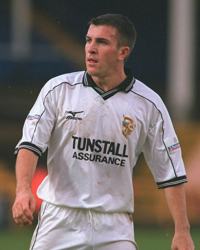 日本人も着た！ミズノがサプライヤー「欧州チームのユニフォーム」7選｜写真3