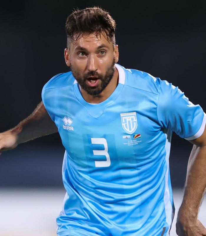 最近エンブレムを「完全に作り変えた」9つの代表チーム｜写真23