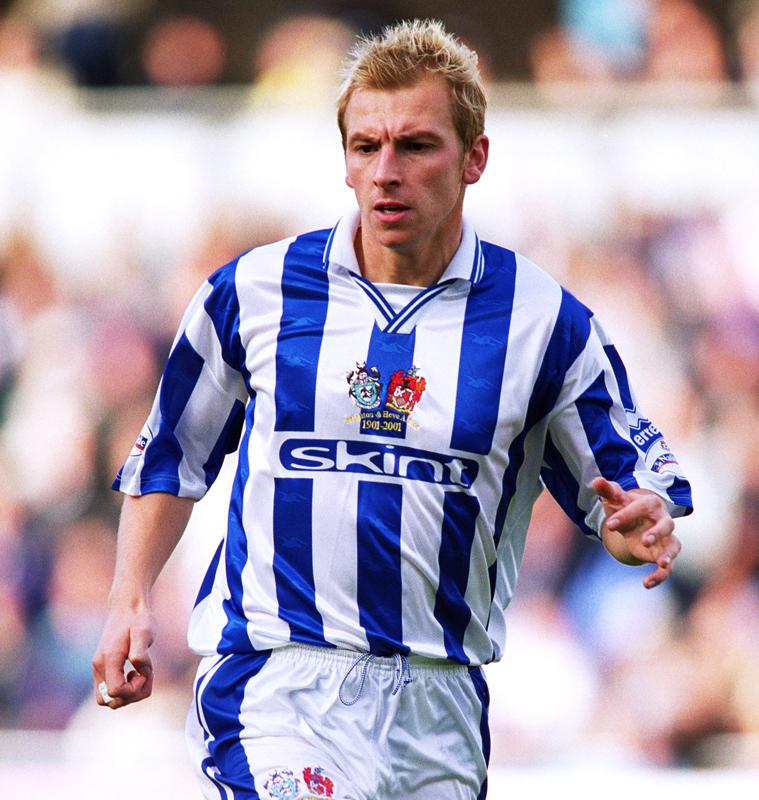 隠れ名作も！三笘所属ブライトン、「歴代最高のユニフォーム」9選｜写真3