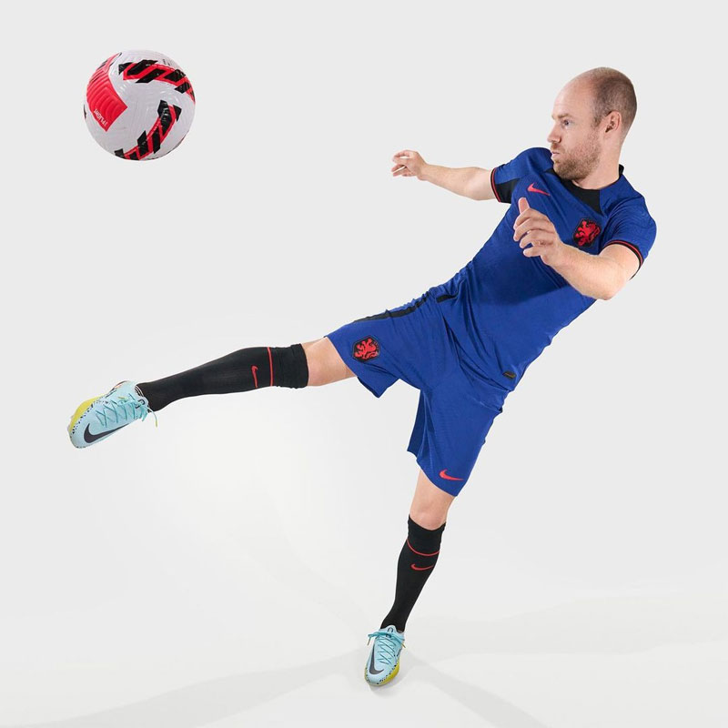 オランダ代表、カタールW杯に向けた2022新ユニフォームを発表！“オレンジの獅子”現る｜写真8