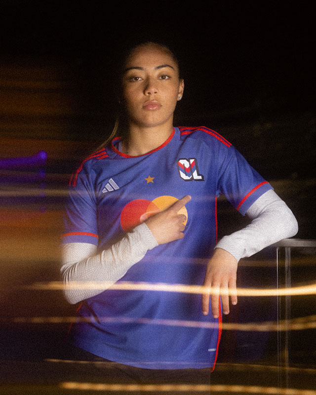 降格危機の名門リヨン、今季アウェイユニのエンブレムは80年代「1部昇格の象徴」デザインだった｜写真7