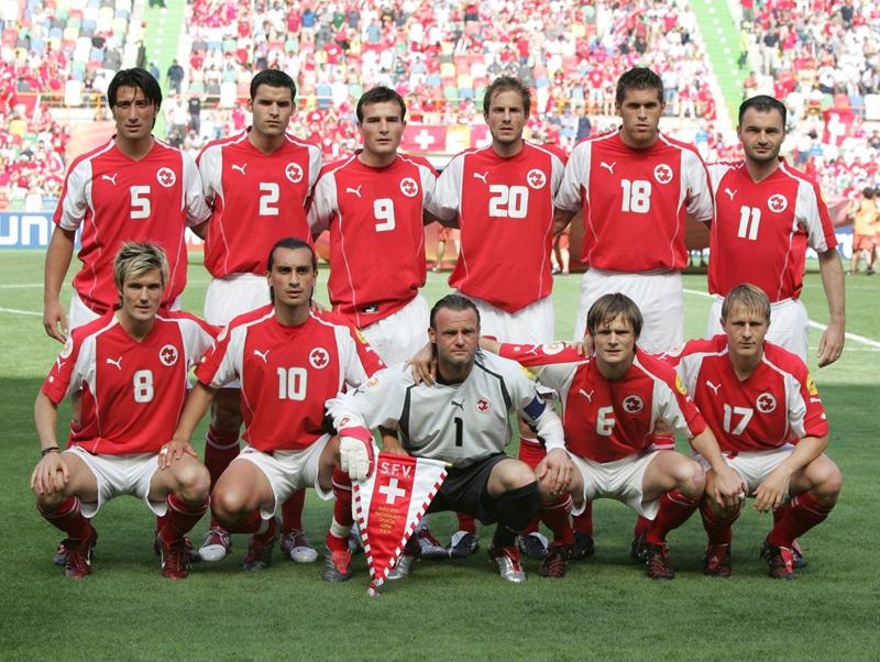 「スイス代表、レプリカユニを着る」 いま推したい“懐かしユニフォーム”｜写真3