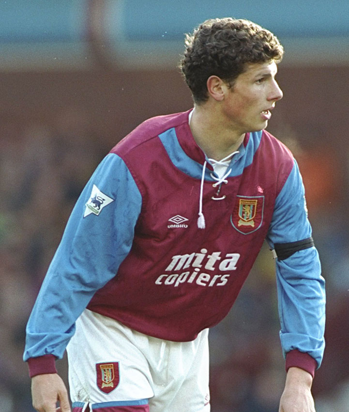 胸の“編み上げ”が最高にカッコいい「紐付きユニフォーム」9選｜写真2