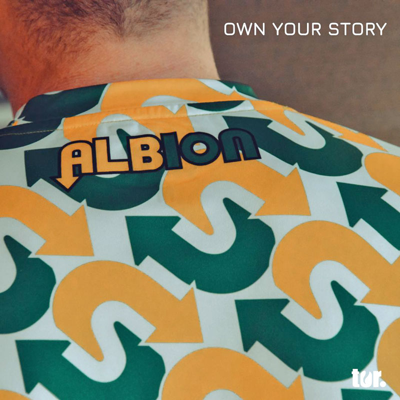 店の制服か！ウェールズ5部に超完璧な『SUBWAY』ユニフォームが現れる｜写真5