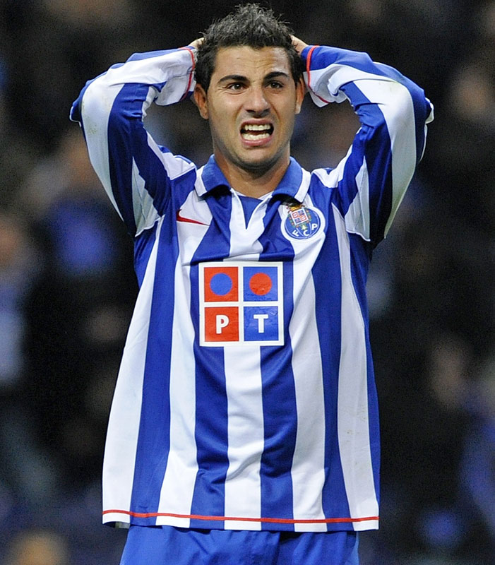 読み方わからん！胸に「謎スポンサーロゴ」のユニフォーム6選｜写真4