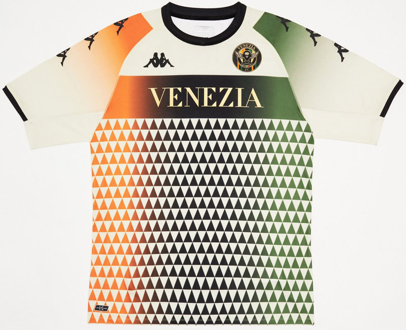 華麗なるデザイン！ヴェネツィア、20年ぶりの1部を戦う21-22新ユニフォーム｜写真3