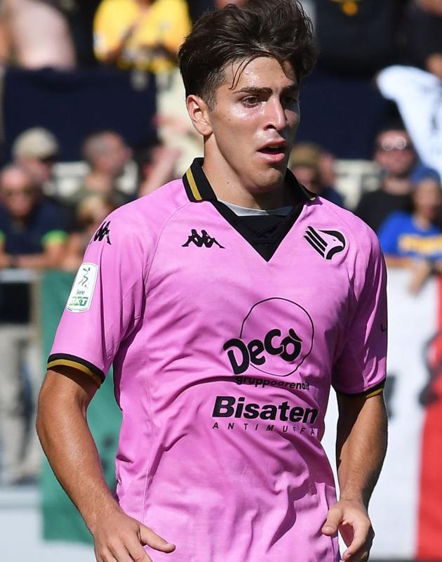 エンブレムを「前のデザインに戻してほしい」9つのチーム｜写真7