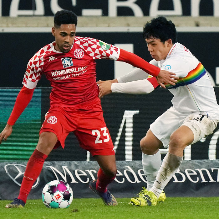 遠藤のシュトゥットガルト、「強いメッセージを込めた」虹色ユニフォームを発表！｜写真5