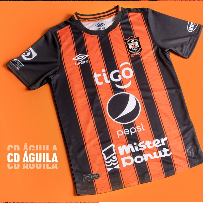 ピザ、ハンバーガーに牛丼も！胸に「ファストフード」のユニフォーム8選｜写真4