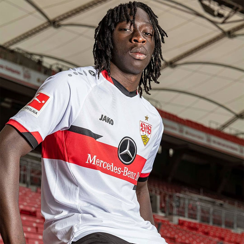 遠藤所属シュトゥットガルト、2021-22新ユニフォーム発表！「王国」をデザイン｜写真4