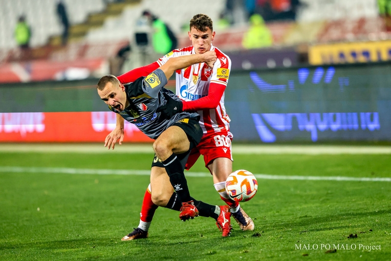 日本人女性が撮った「ミハイロヴィッチ追悼試合」…“隠されたピクシー”の違和感と紅く燃えたスタンド｜写真14