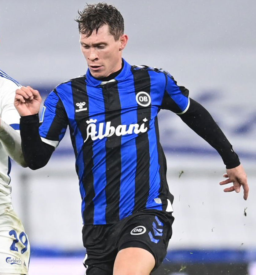 ガンバ大阪も！サッカー界最強の「青黒ストライプ」を持つ6チーム｜写真2