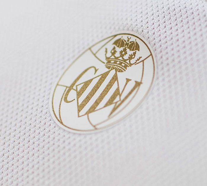 バレンシア、「100周年記念」の2018-19新ユニフォームを発表！背番号も掲載｜写真6