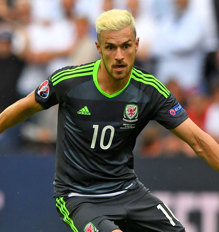 EURO伝説ユニ！2016年ウェールズ代表、「黄金世代」大躍進のユニフォーム｜写真5