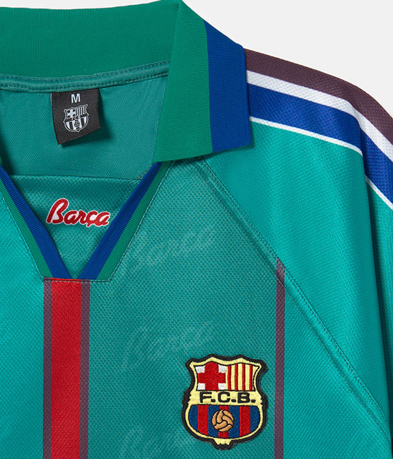 バルセロナ、クラブ公式の新作レトロジャージが登場！「鉄板ウェア」もご紹介｜写真14