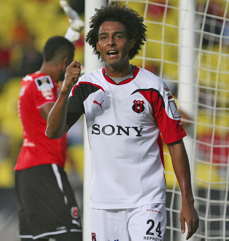 新車ブランド発表が話題！SONYとHONDAの“胸ロゴ”ユニフォーム8選｜写真3