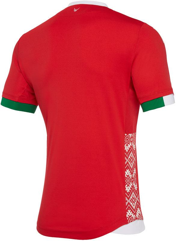 ベラルーシ代表、「UEFAの支援」で2018新ユニフォームを発表！民族模様が印象的｜写真6