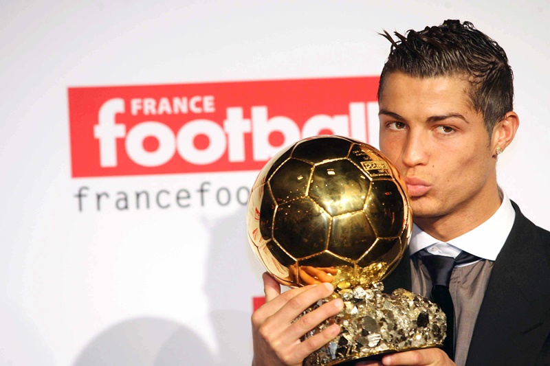 イケメン爆発！Ｃ・ロナウド、デビュー以降の「髪型変遷」がこれ｜写真6