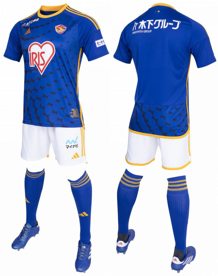 ベガルタ仙台が「創立30周年記念」の2024新ユニフォームを発表！“天の川と星の輝き”をポップに表現｜写真6