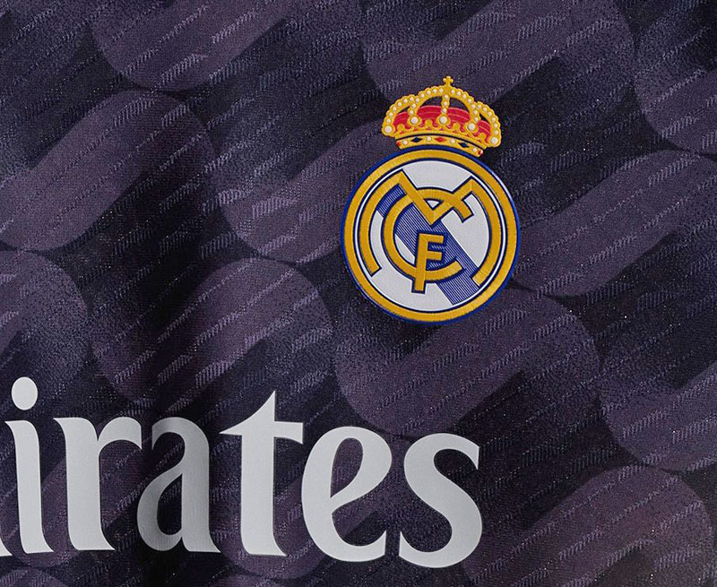 レアル・マドリーに23-24新アウェイユニが登場！デザインは「無限の愛」を表現｜写真4