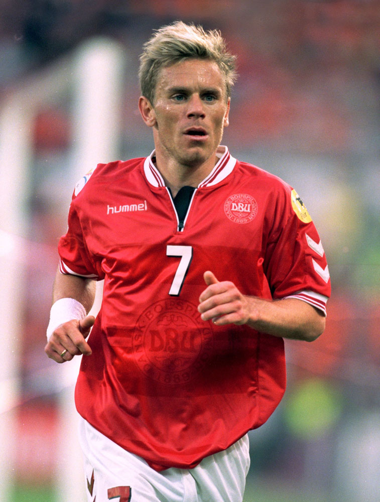 デンマーク代表、hummelの「隠れ名作ユニフォーム」4選！両者は2032年まで契約延長が決定｜写真5