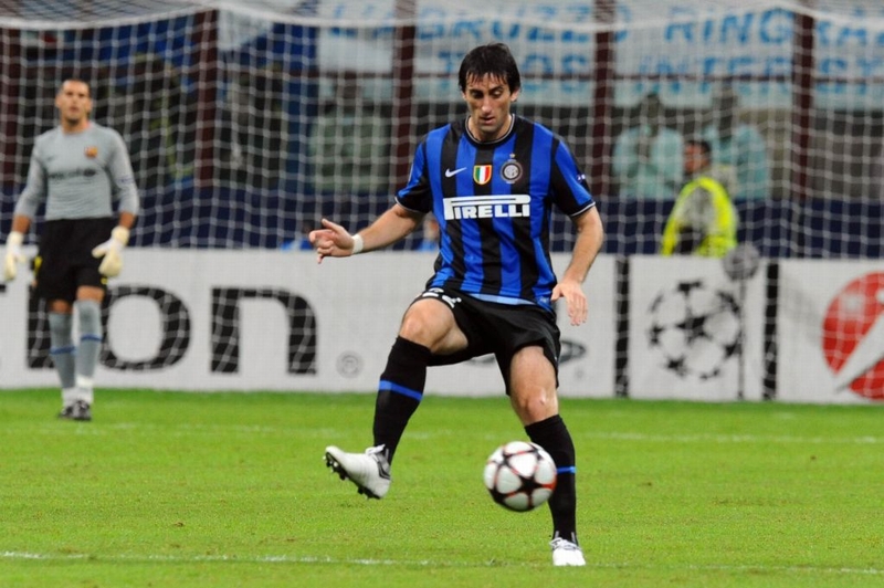 イタリア人ゼロ！グアルディオラ監督の最強バルセロナを撃破した「インテルの伝説11名」｜写真11