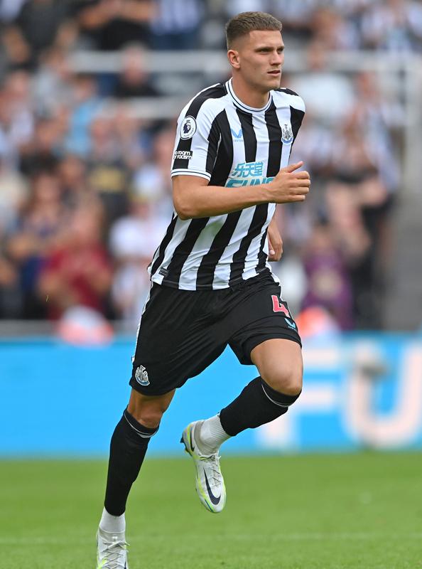 独断と偏見で選ぶ！プレミアリーグ22-23、最高にかっこいい「ホームユニフォーム」8選｜写真17