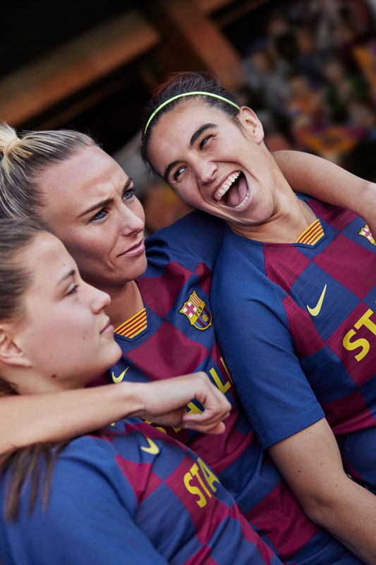 バルセロナ、2019-20新ユニフォームを発表！チェック柄は「歴史的街並み」｜写真5