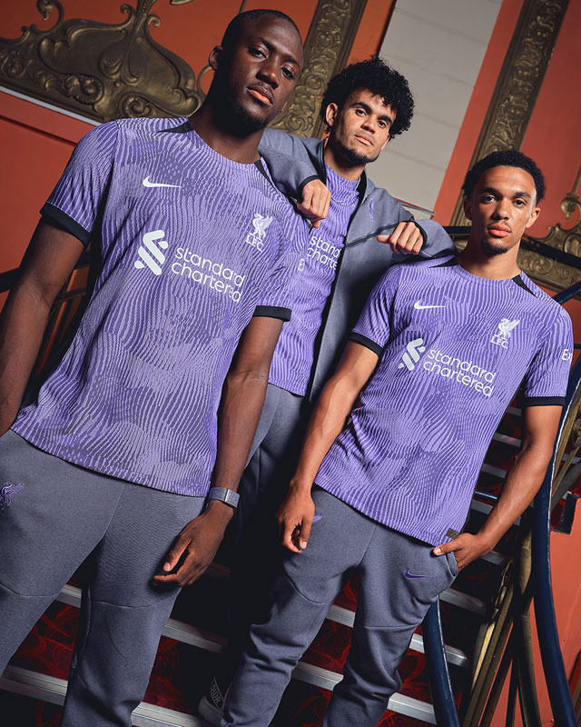 5年ぶりに紫が登場！リヴァプール、23-24サードユニは“波紋”を描くミニマルデザイン｜写真4