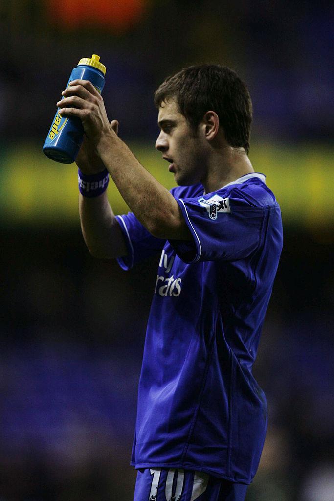 電撃引退のアザールも…チェルシーの「歴代10番ランキング」10名｜写真7