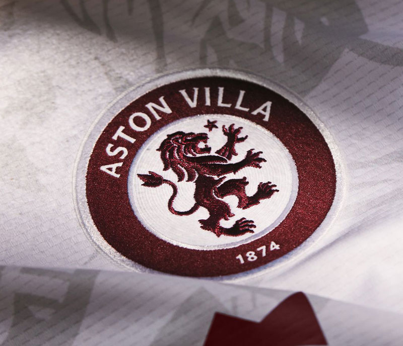 誇り高き“歴史”をデザイン！アストン・ヴィラ、23-24新アウェイユニは「伝説チームへの敬意」｜写真4