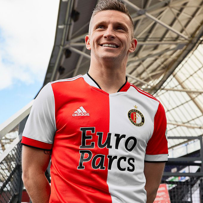 フェイエノールト、2021-22新ユニフォームを発表！鉄板の「伝統デザイン」｜写真4