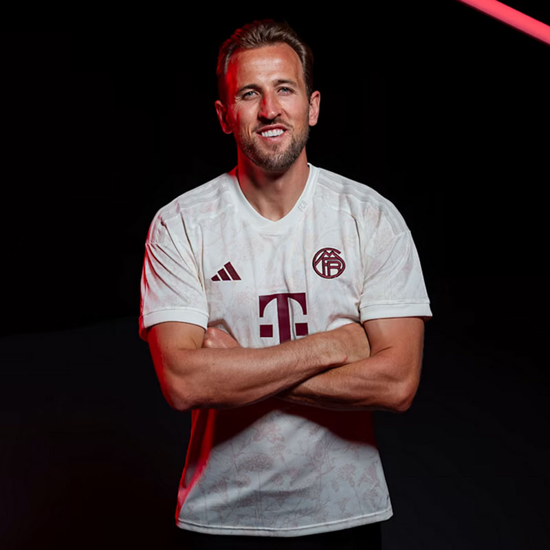 初代エンブレム復活！バイエルン、「CLモデル」の23-24新サードユニを発表　スーパー杯でデビューを果たす｜写真8