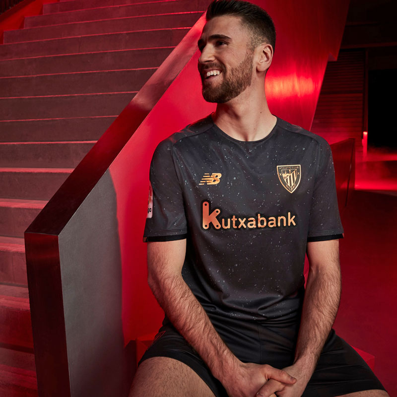 アスレティック・ビルバオ、2021-22新ユニフォーム発表！斬新「斜めデザイン」｜写真4