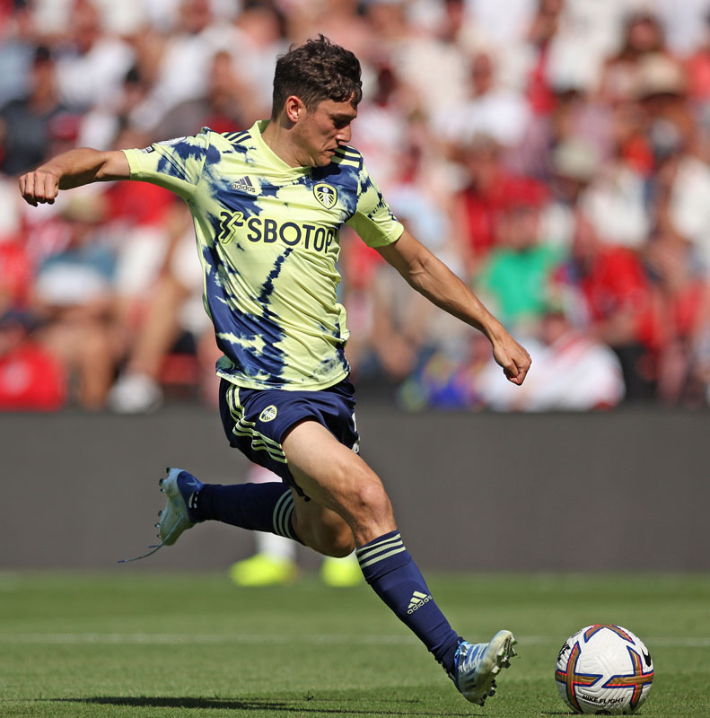 リーズ・ユナイテッド、22-23新ユニフォーム！ホームは「優勝50周年」デザイン｜写真6