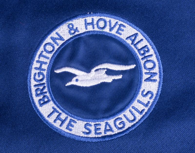 三笘薫も似合うはず！ブライトンの新作「70年代レトロユニフォーム」がお洒落すぎる｜写真5