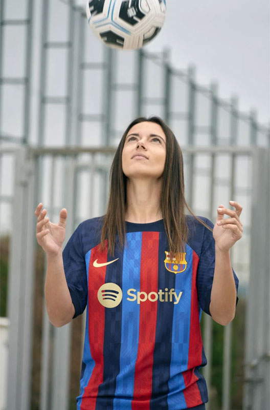 胸ロゴはサブスク「Spotify」に！バルセロナが2022-23新ユニフォームを発表｜写真5