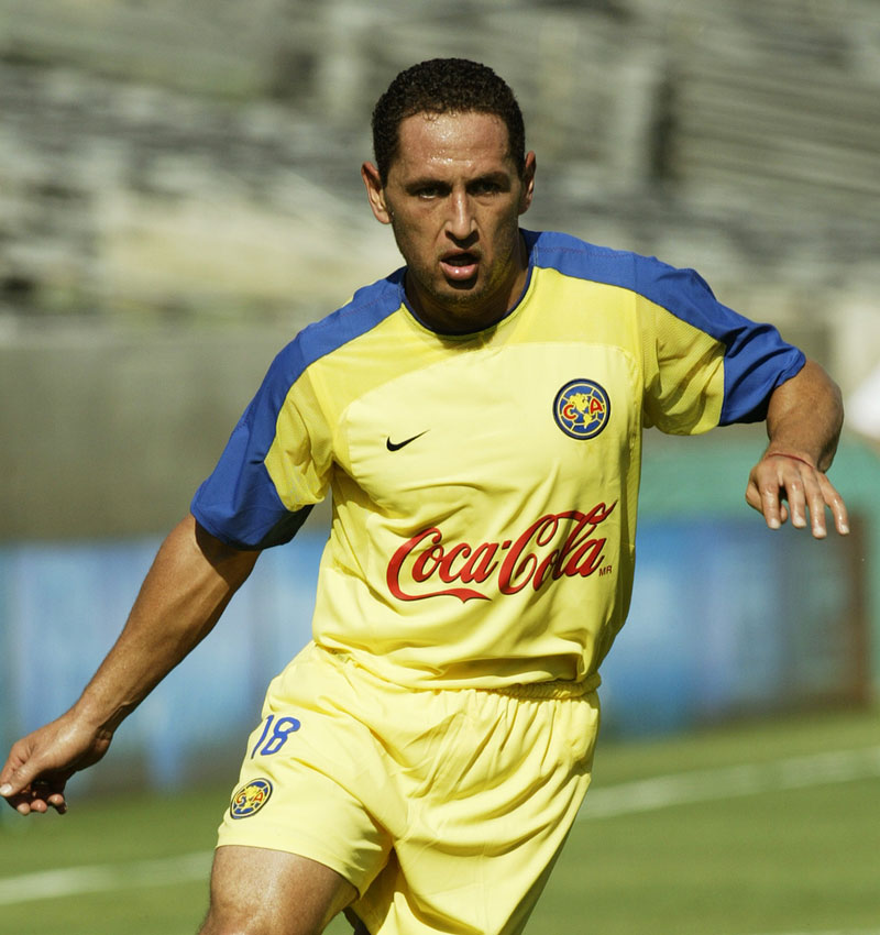 “排除”のコーラも！「炭酸飲料スポンサー」ユニフォーム7選｜写真5