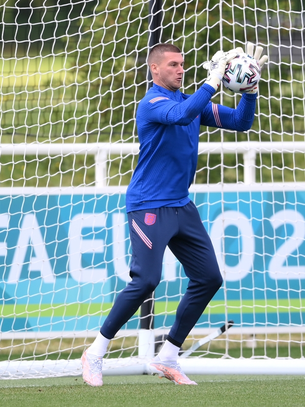 若きタレント軍団！イングランド代表の着用スパイクまとめ（EURO2020）｜写真23