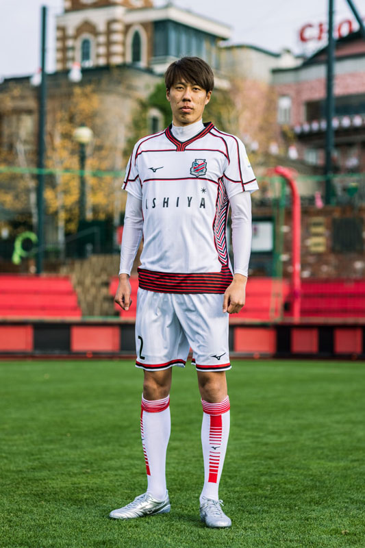 北海道コンサドーレ札幌、2022新ユニフォーム発表！ホームは「赤と黒の誇り」をデザイン｜写真6