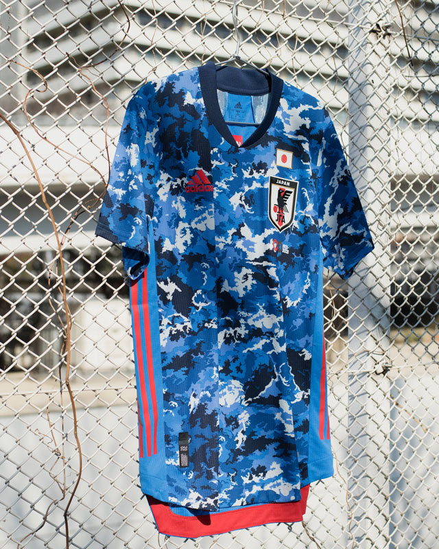 日本代表、「JFA100周年記念」ユニフォームを発表！日韓戦で“デビュー”｜写真5