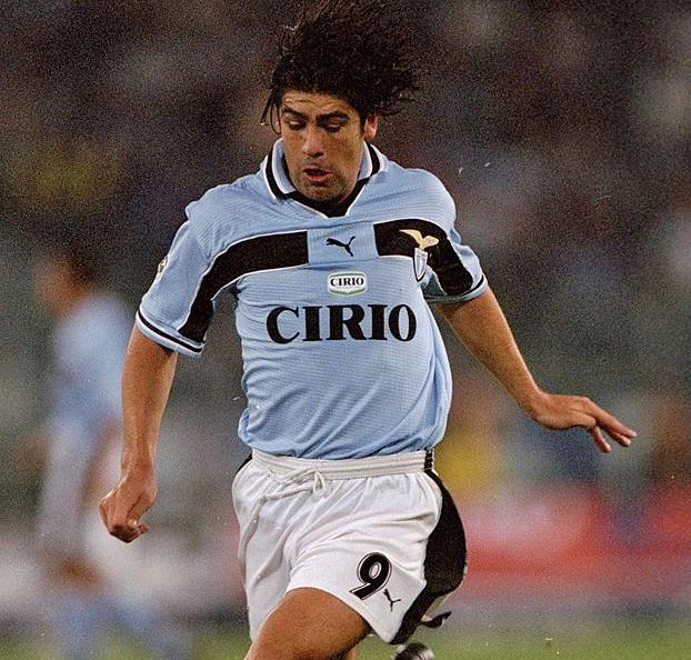 好調ラツィオ、120周年記念ユニフォームを発表！あの「懐かしデザイン」が復活｜写真5