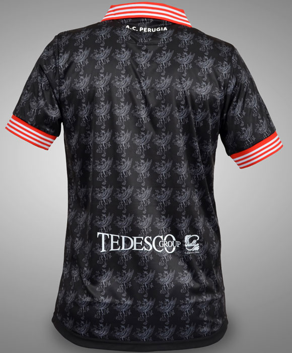 伝説のFW在籍当時にちょっと似ている、ペルージャの2017‐18ユニフォーム｜写真8